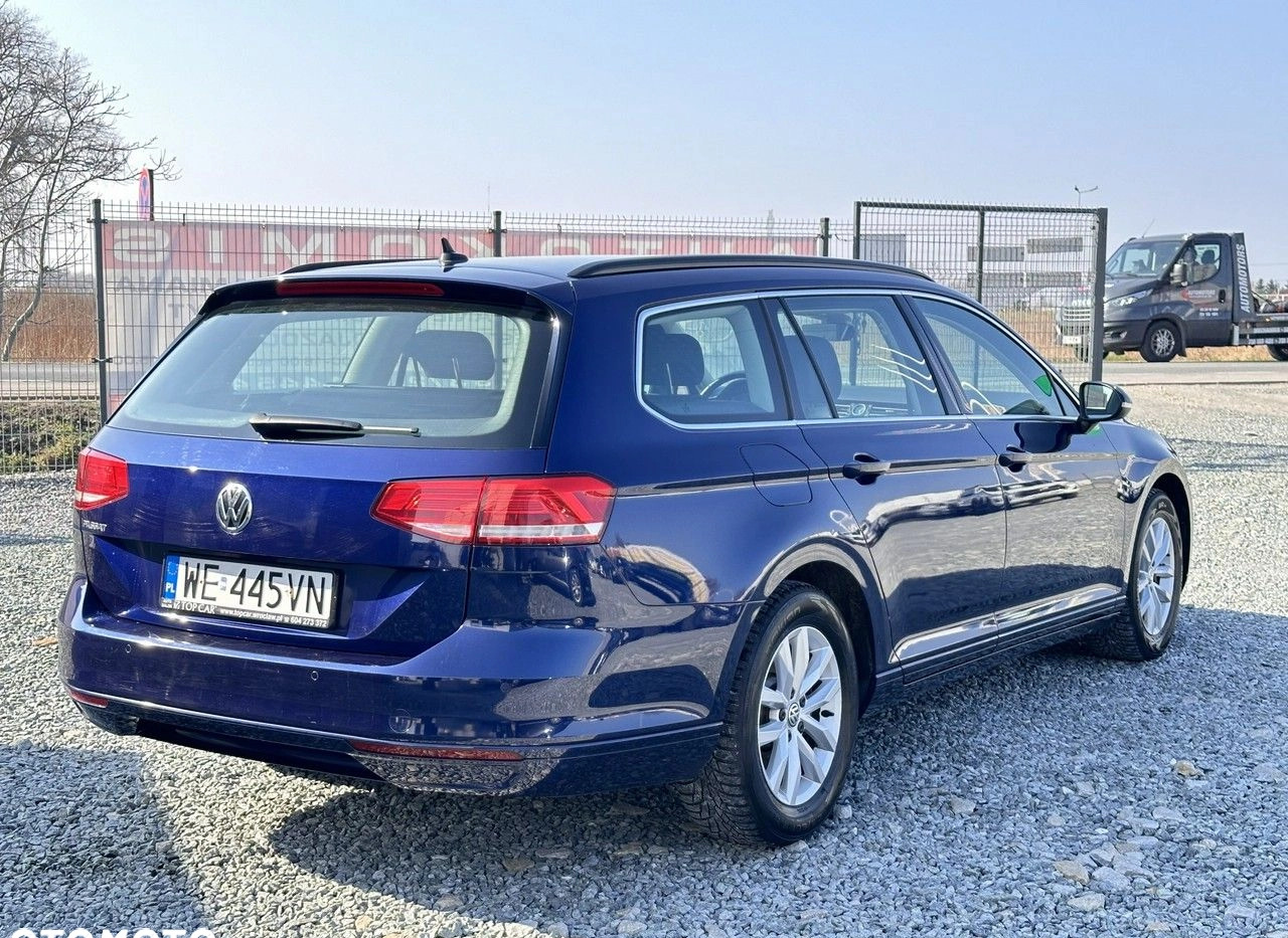 Volkswagen Passat cena 77900 przebieg: 130000, rok produkcji 2019 z Wojkowice małe 301